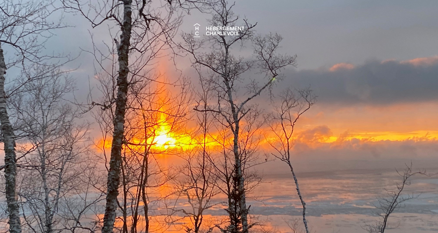 ROC-40 - New chalet with contemporary look with a view of the river!